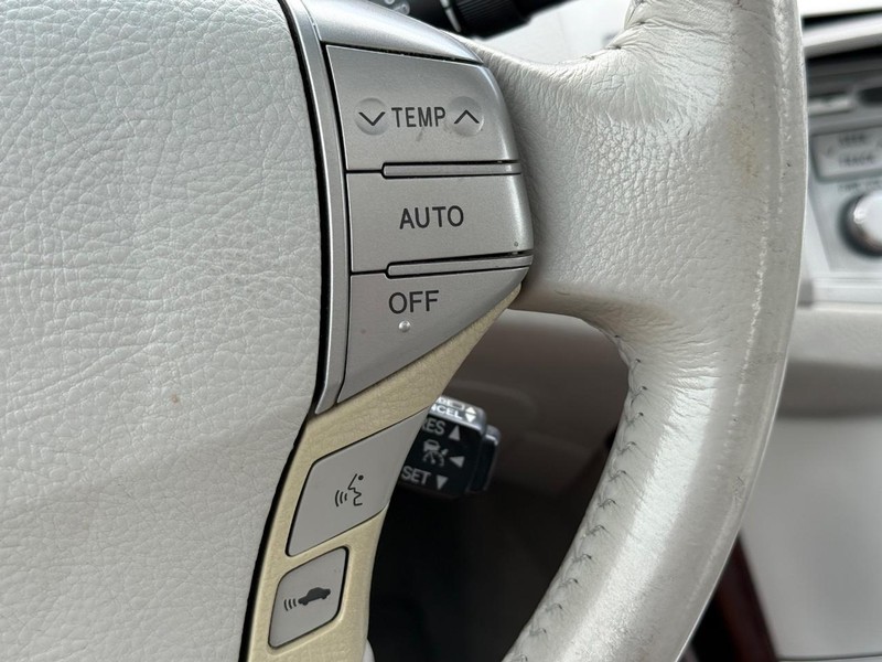 Toyota Avalon Vehicle Image 16