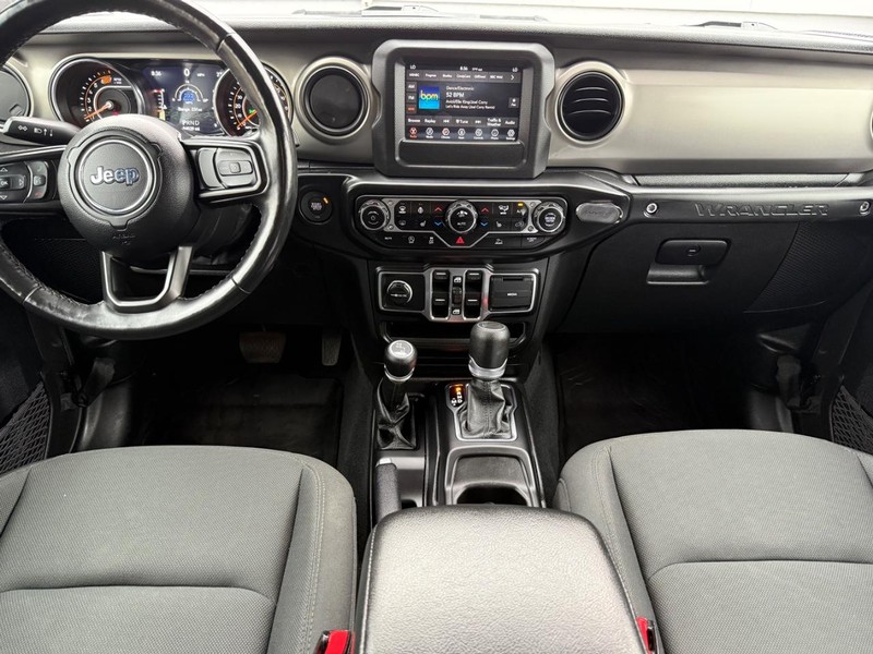 Jeep Wrangler Vehicle Image 11
