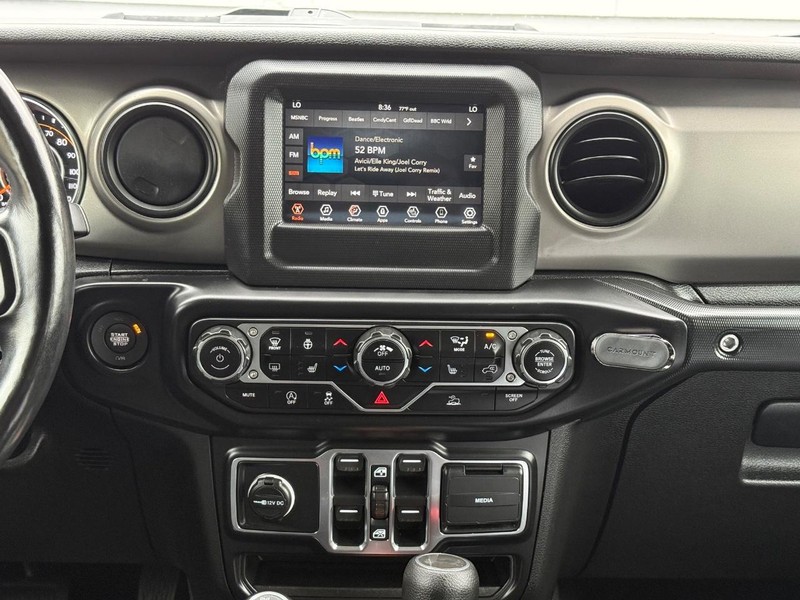Jeep Wrangler Vehicle Image 12