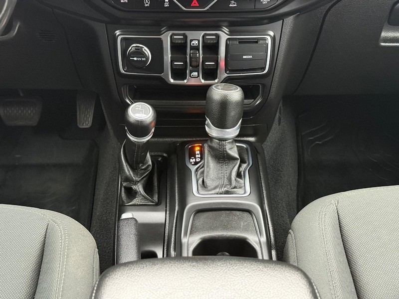 Jeep Wrangler Vehicle Image 13