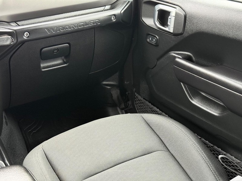 Jeep Wrangler Vehicle Image 15