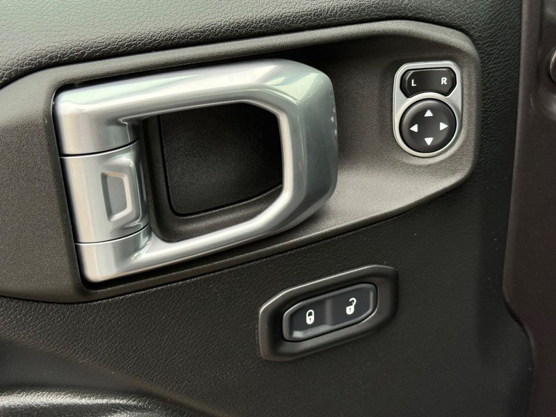 Jeep Wrangler Vehicle Image 21
