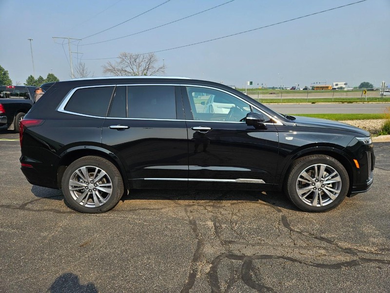 Cadillac XT6 Vehicle Image 02