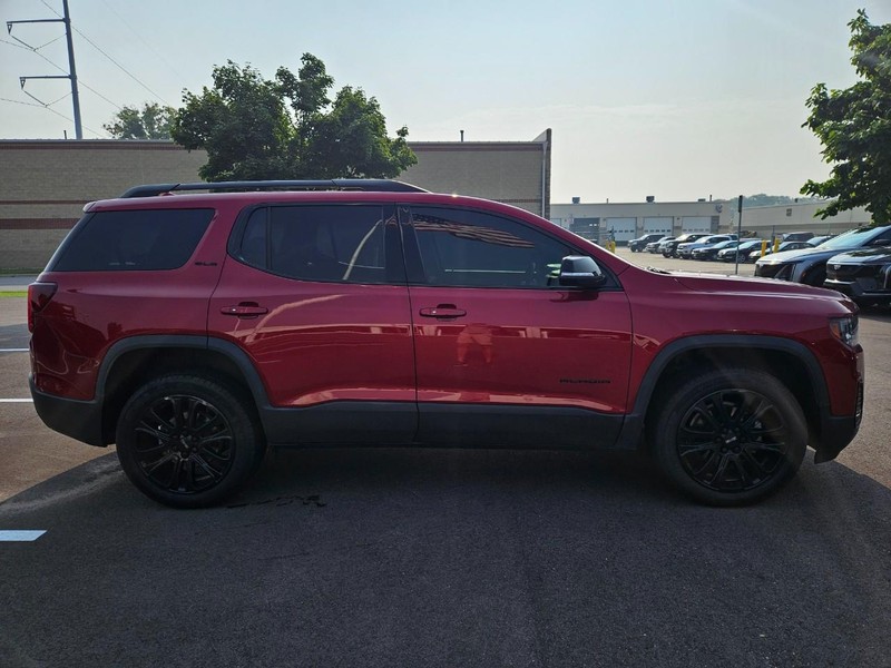 GMC Acadia Vehicle Image 02