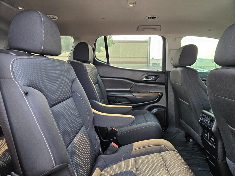 GMC Acadia Vehicle Image 10