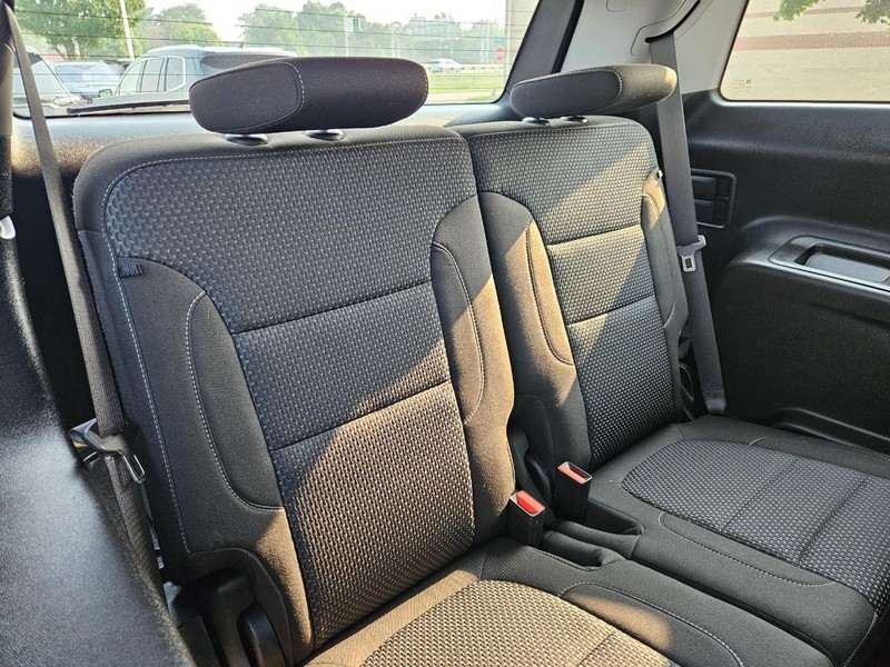 GMC Acadia Vehicle Image 11