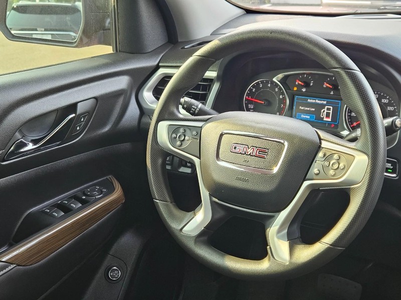 GMC Acadia Vehicle Image 15