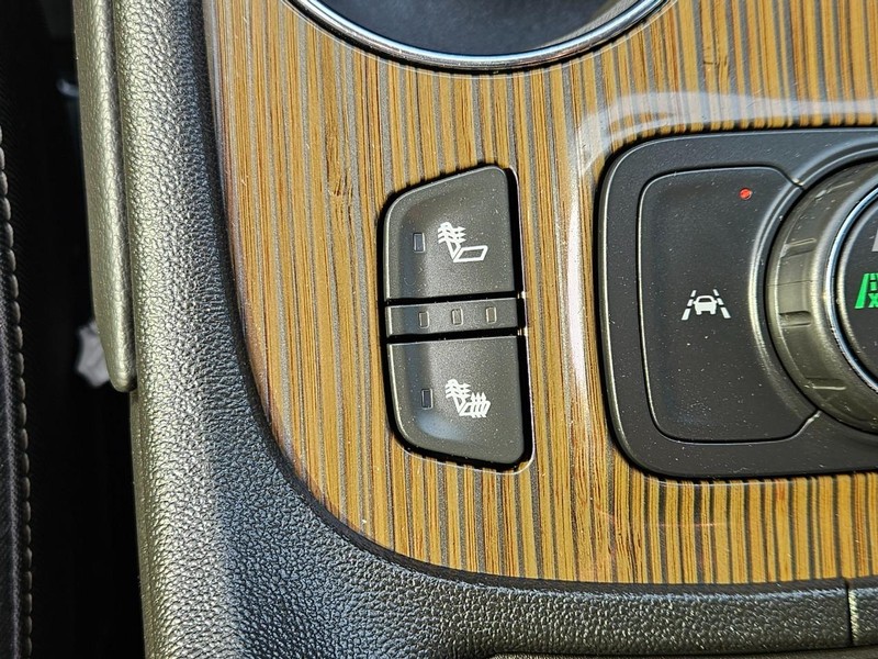 GMC Acadia Vehicle Image 21