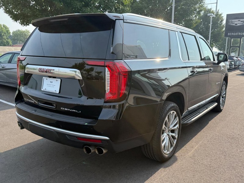 GMC Yukon XL Vehicle Image 03