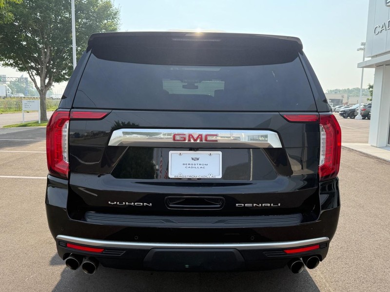 GMC Yukon XL Vehicle Image 04