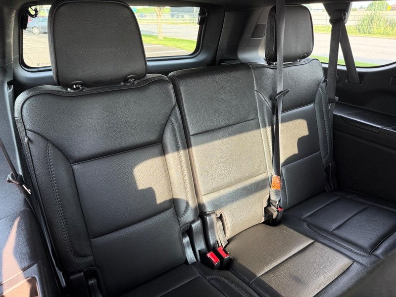 GMC Yukon XL Vehicle Image 10