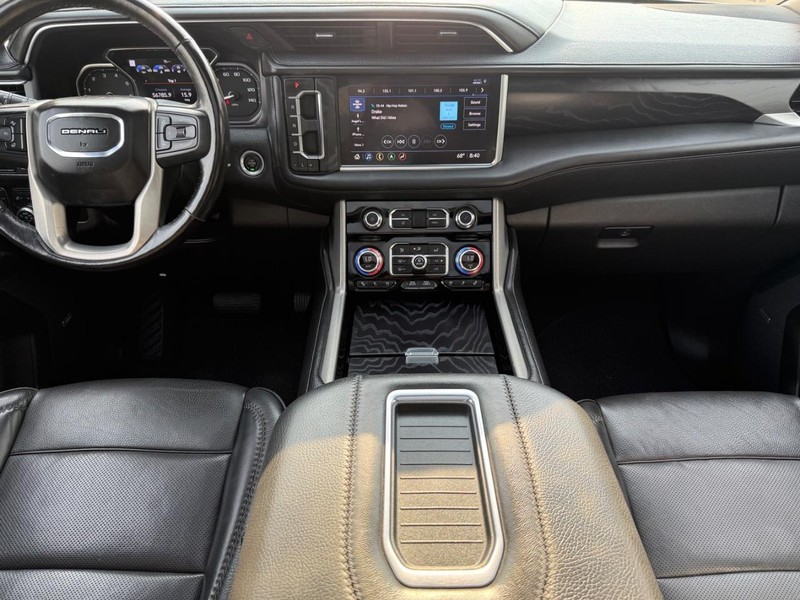 GMC Yukon XL Vehicle Image 12