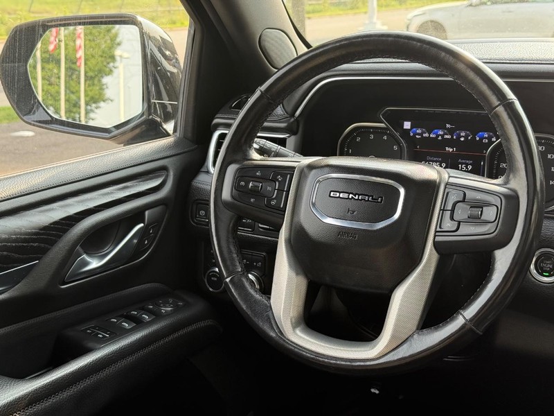 GMC Yukon XL Vehicle Image 15