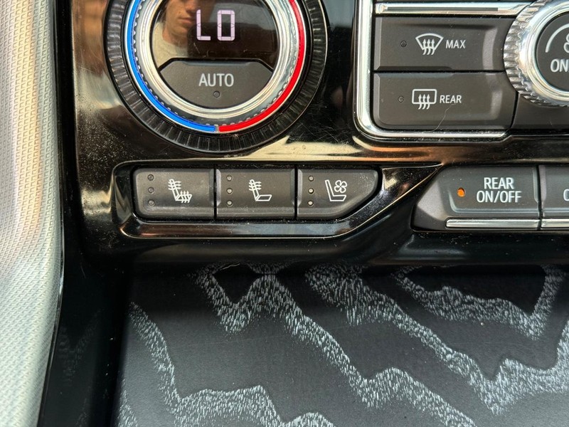 GMC Yukon XL Vehicle Image 21