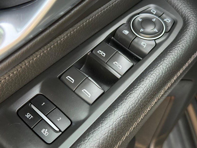 GMC Yukon XL Vehicle Image 22