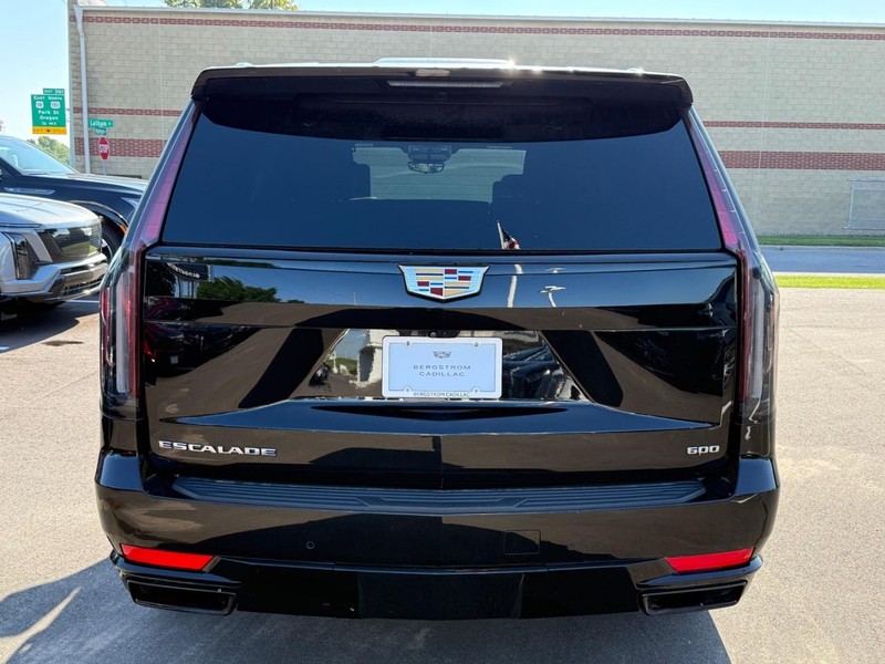 Cadillac Escalade Vehicle Image 04
