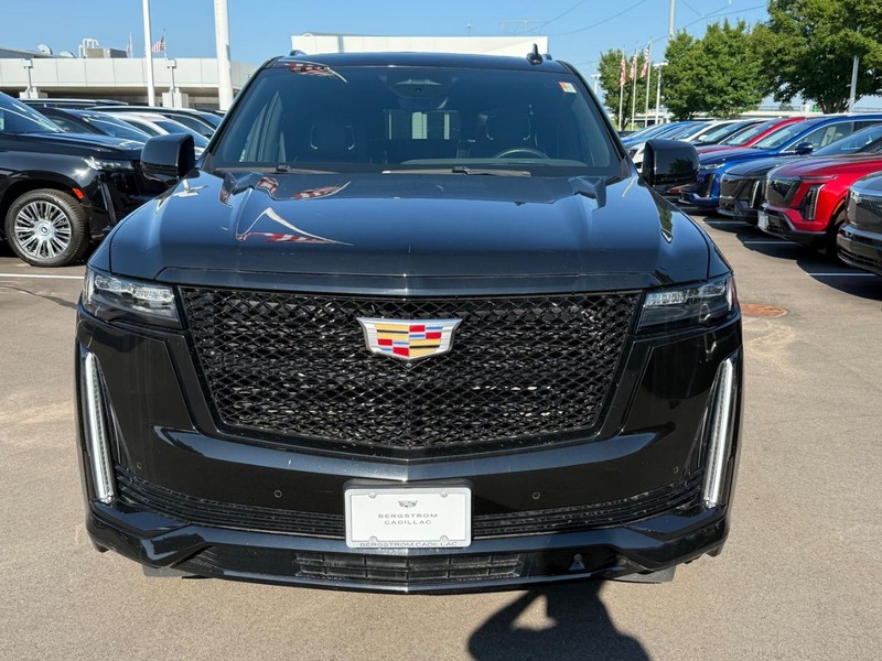 Cadillac Escalade Vehicle Image 09