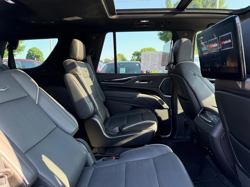 Cadillac Escalade Vehicle Image 10