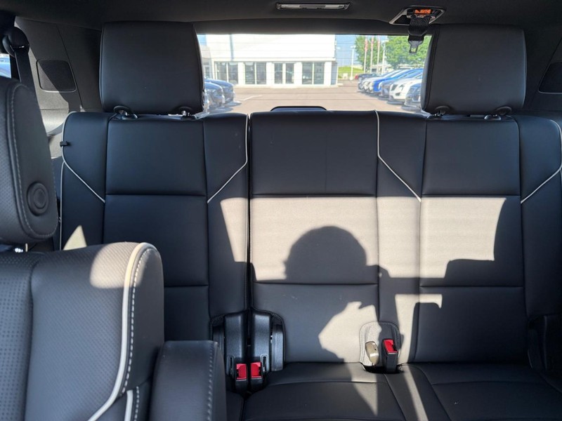 Cadillac Escalade Vehicle Image 12