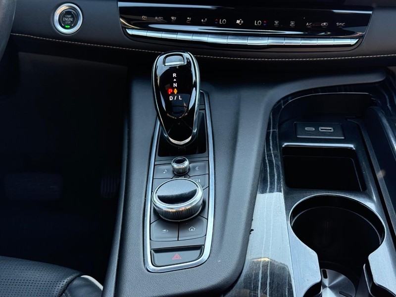 Cadillac Escalade Vehicle Image 15