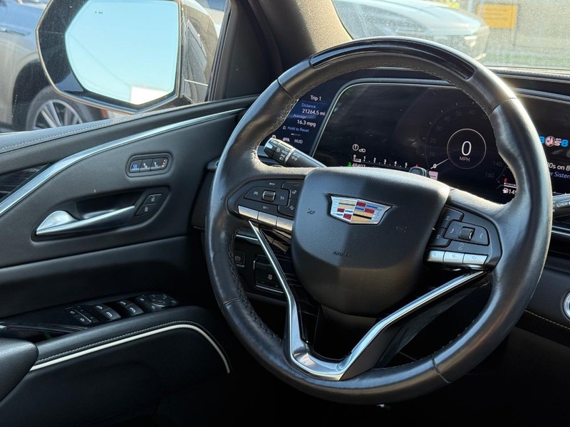 Cadillac Escalade Vehicle Image 16