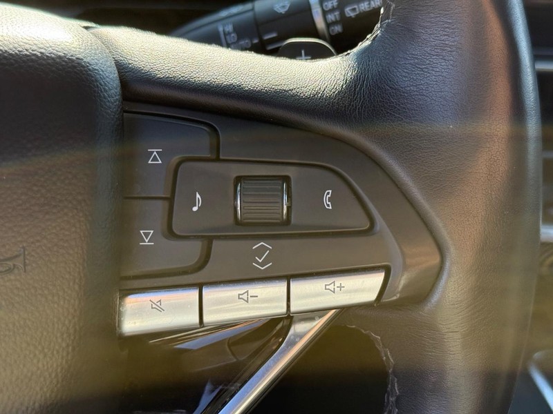 Cadillac Escalade Vehicle Image 20