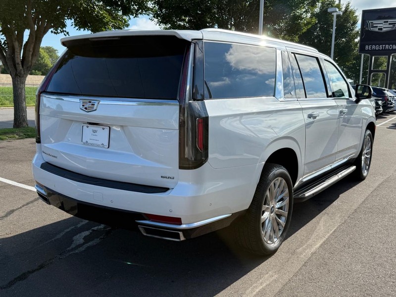Cadillac Escalade ESV Vehicle Image 03