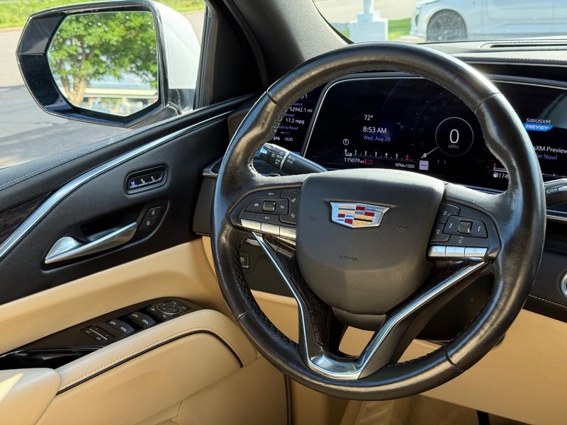 Cadillac Escalade ESV Vehicle Image 15