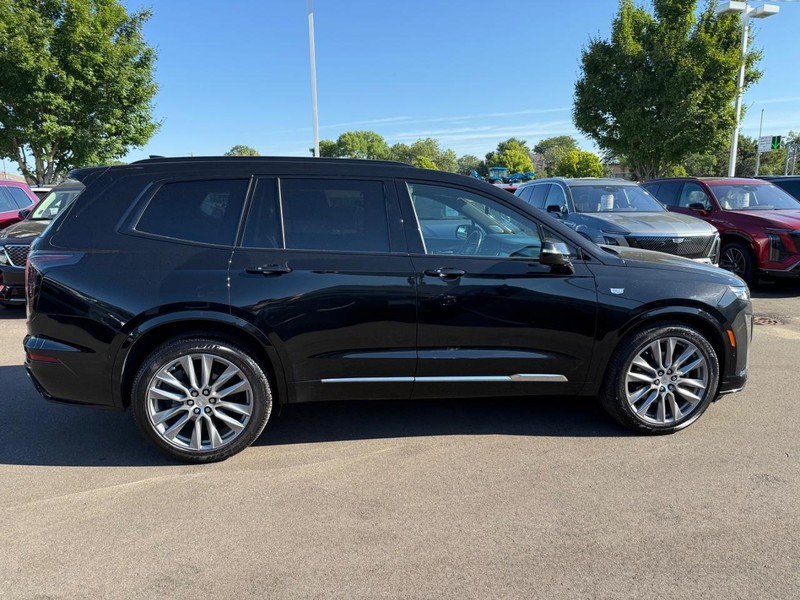 Cadillac XT6 Vehicle Image 02