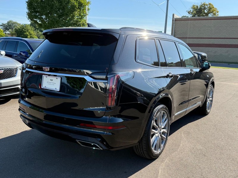 Cadillac XT6 Vehicle Image 03