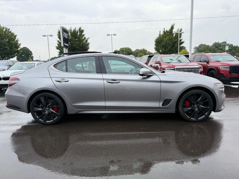 Genesis G70 Vehicle Image 02