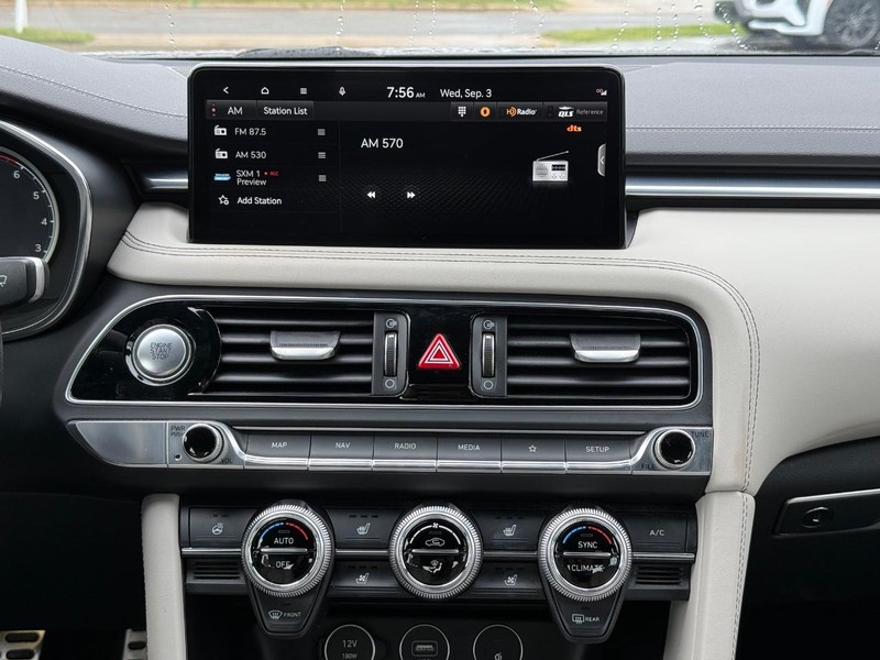 Genesis G70 Vehicle Image 11