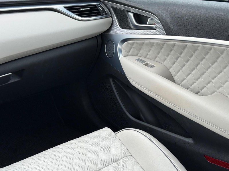 Genesis G70 Vehicle Image 14