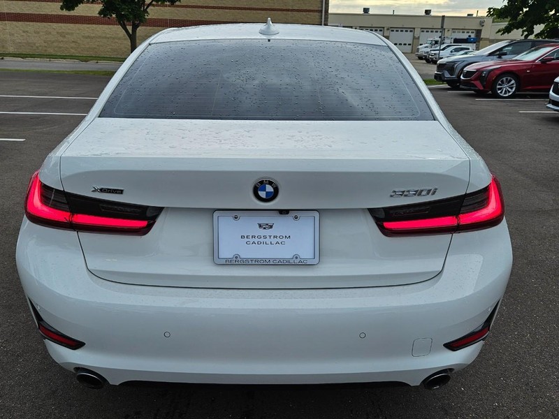 BMW 3 Series Vehicle Image 04