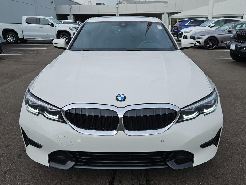 BMW 3 Series Vehicle Image 09