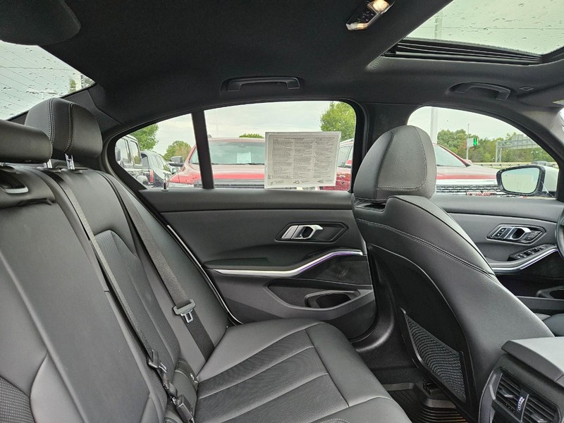 BMW 3 Series Vehicle Image 10