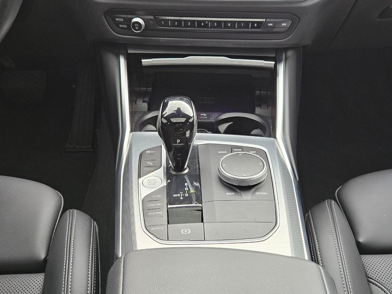 BMW 3 Series Vehicle Image 13