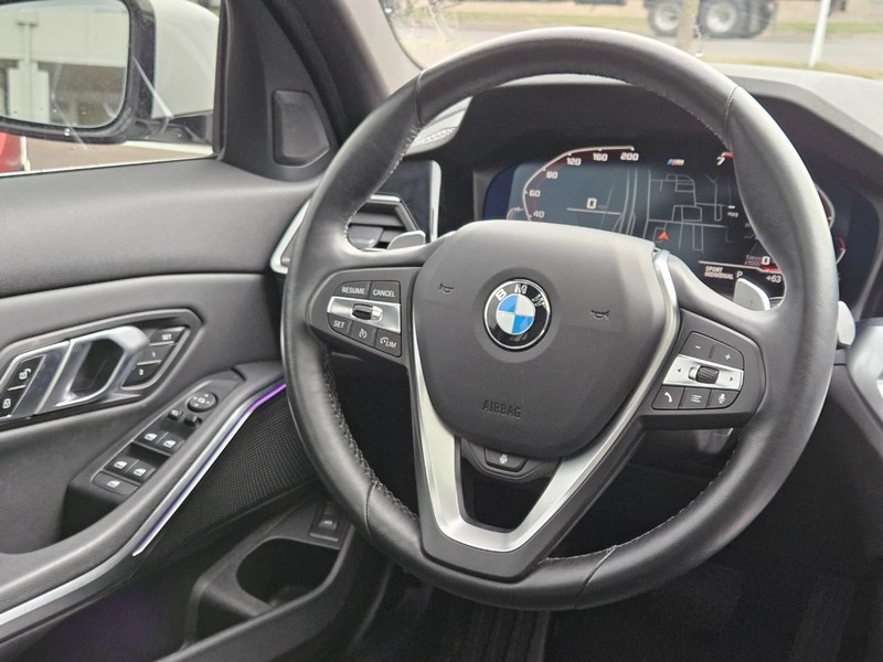 BMW 3 Series Vehicle Image 14