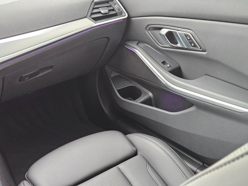 BMW 3 Series Vehicle Image 15