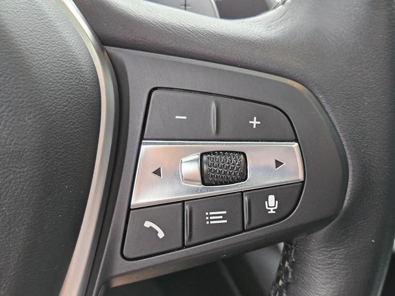 BMW 3 Series Vehicle Image 18
