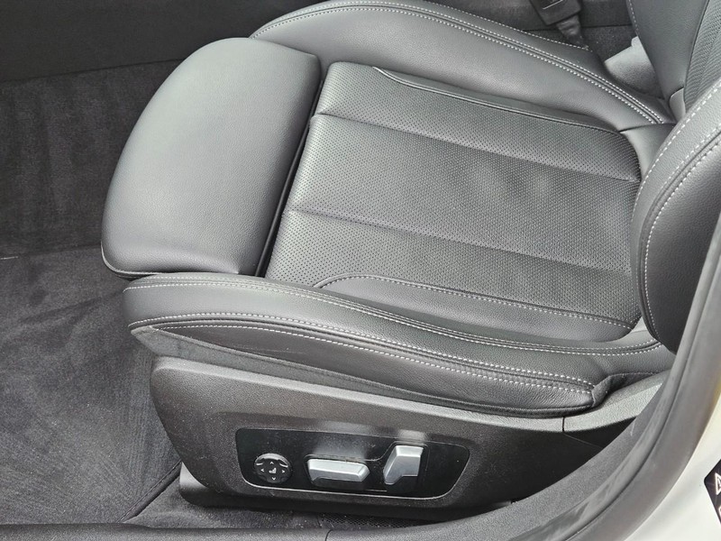 BMW 3 Series Vehicle Image 23