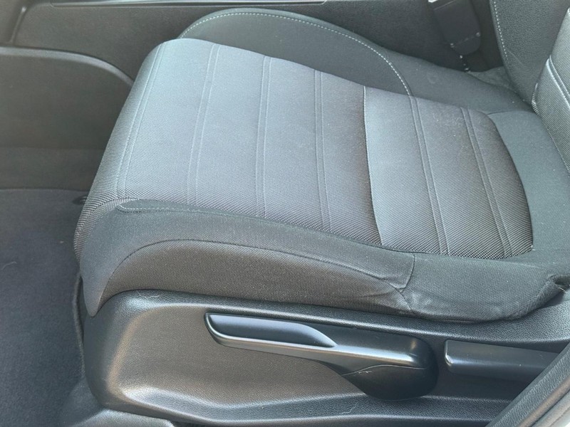 Honda CR-V Vehicle Image 22