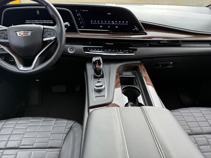 Cadillac Escalade Vehicle Image 13