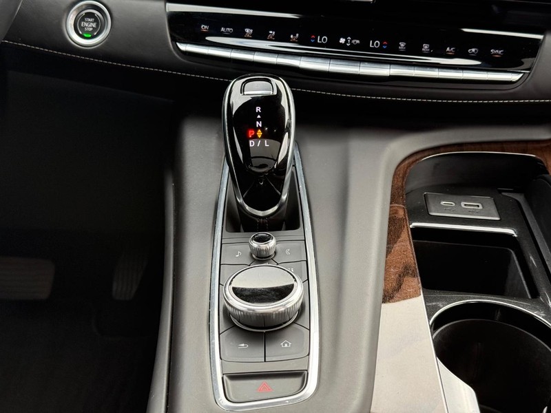 Cadillac Escalade Vehicle Image 15