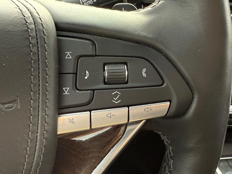 Cadillac Escalade Vehicle Image 19