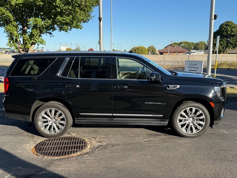 GMC Yukon Vehicle Image 02