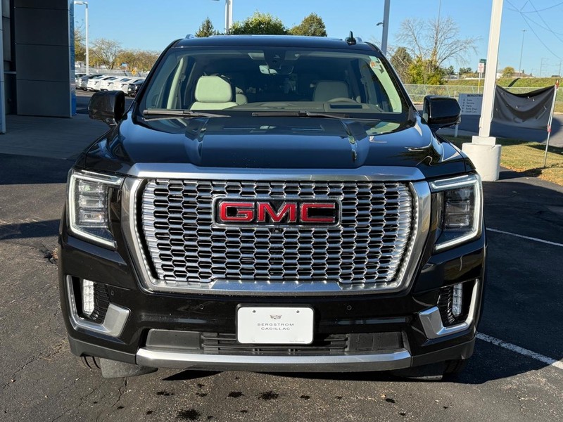 GMC Yukon Vehicle Image 09