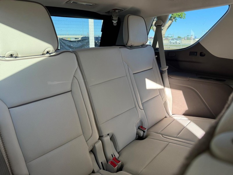 GMC Yukon Vehicle Image 11