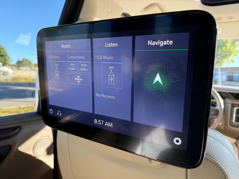 GMC Yukon Vehicle Image 12