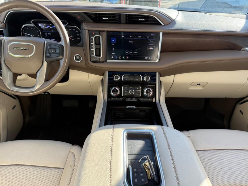 GMC Yukon Vehicle Image 13